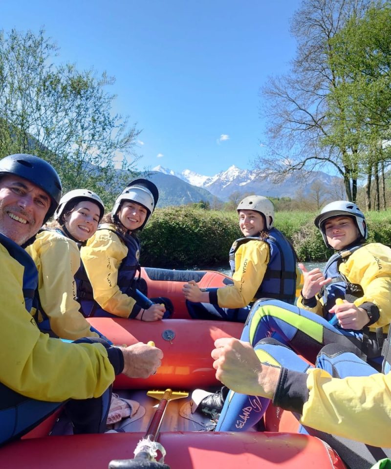 equipe sur le rafting dans les Pyrénées