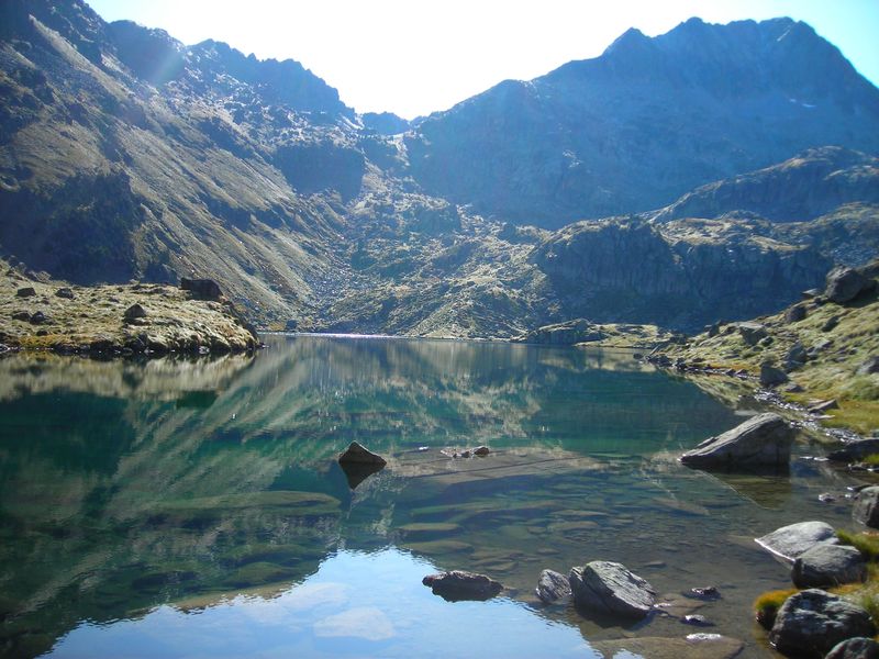 paysage d'un lac en montagne