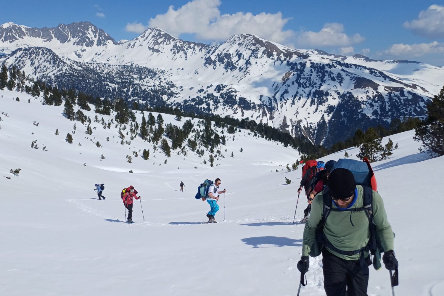 montée en raquette lors d'un weekend dans le Néouvielle
