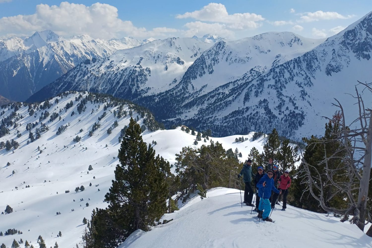 vue d'une crête hivernale dans la réserve du Néouvielle lors d'un weekend raquette