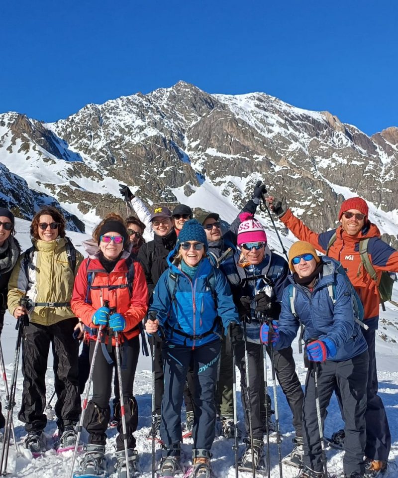 groupe particpant au séjour réveillon en raquette dans les Pyrénées